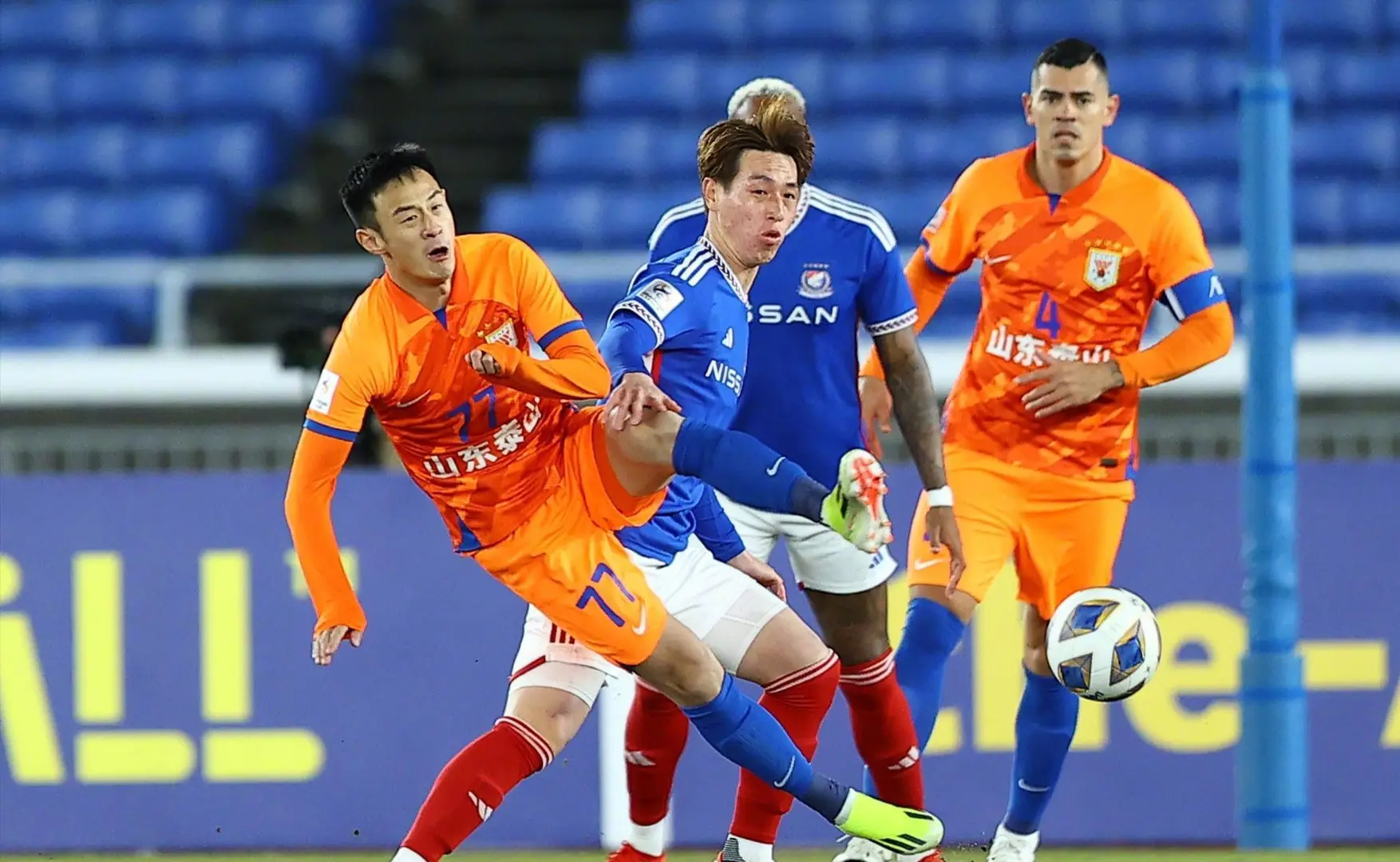 东亚球队在亚冠比赛中绝地反击