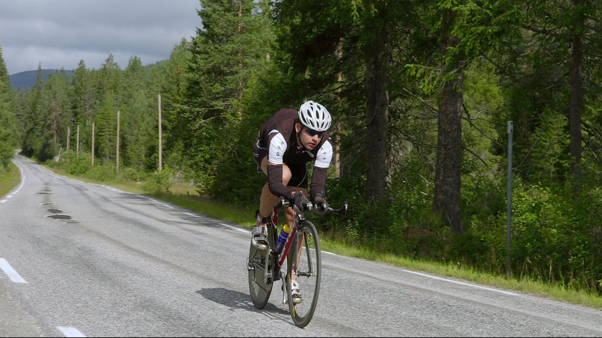 欧冠半决赛之夜,莫兰特进攻端无人可挡,当欧洲绿茵与NBA狂澜相遇