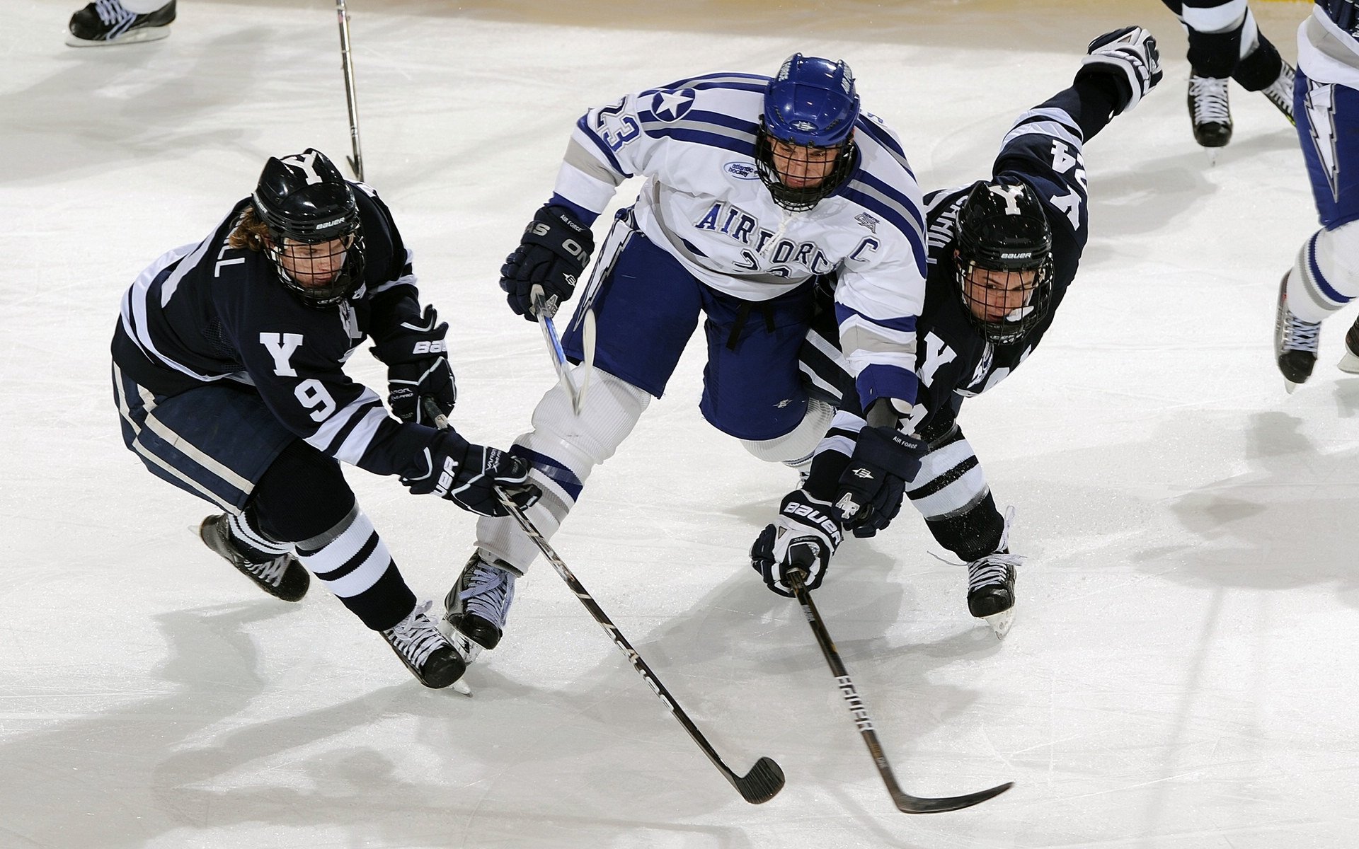 一球定乾坤，印尼队险胜马来西亚队，陈雨菲点燃赛场激情