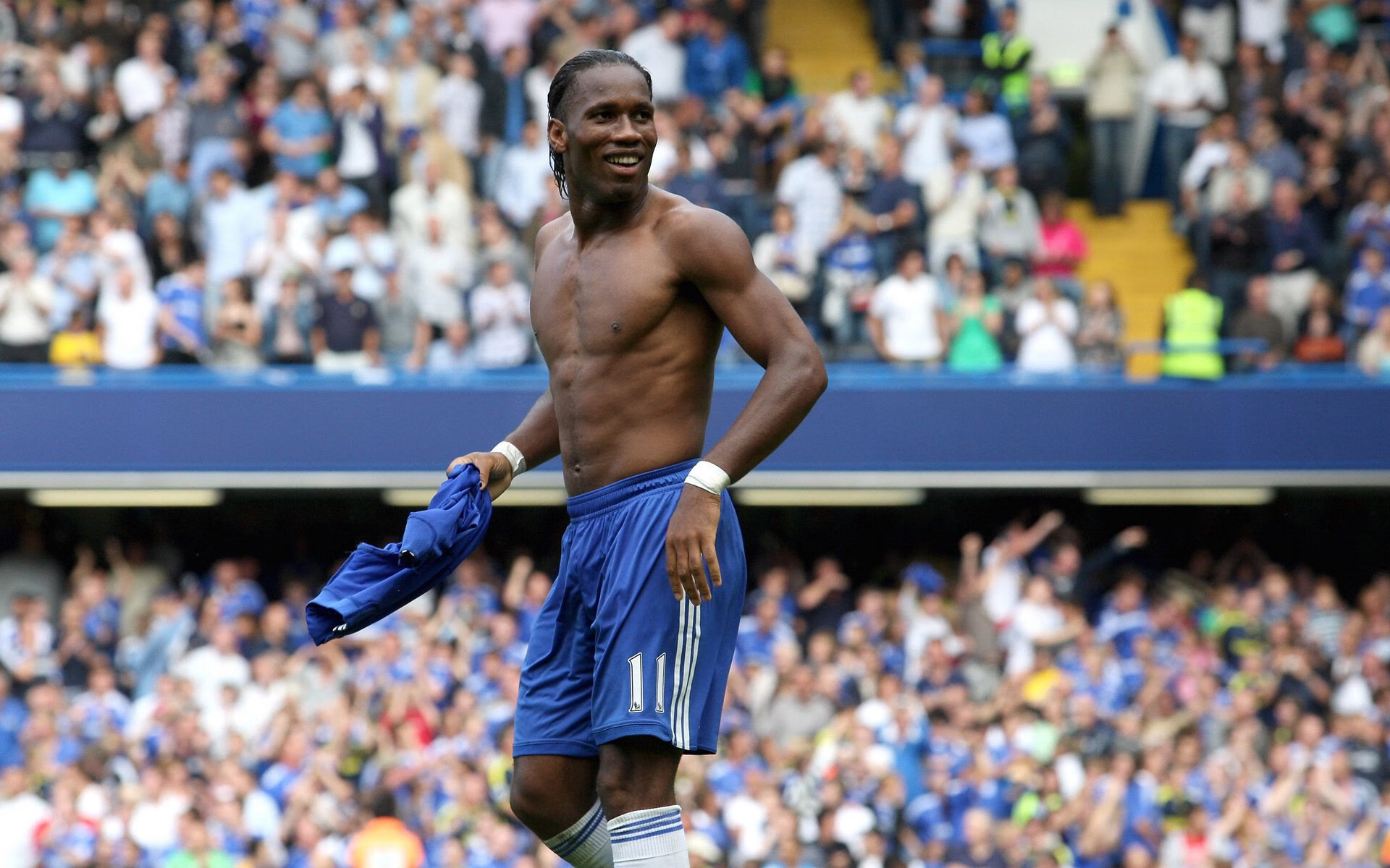 逆转之夜，上海队惊天翻盘雷霆，詹姆斯以一人之力扛起整座城市的希望